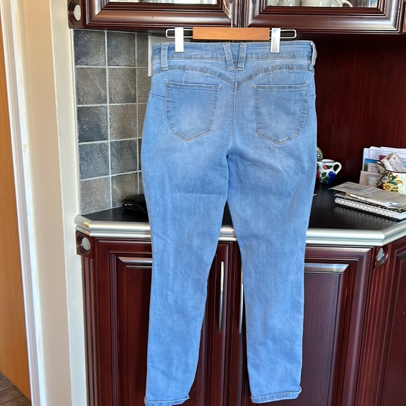 WBB royalty distressed jeans size 10 - Picture 6 of 11